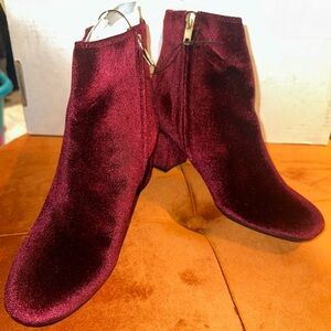 Elegant Velvet Ankle Boots
